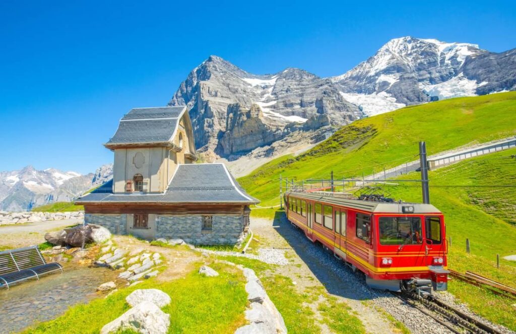 Le Luxe Du Silence Et De La Vue L'expérience Unique Des Trains Panoramiques En Suisse